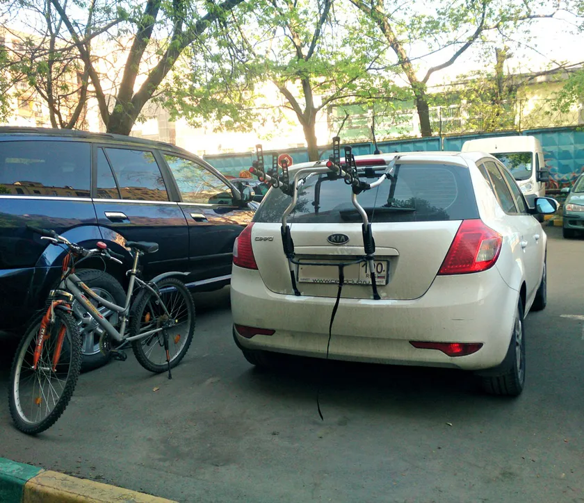 Автомобильный багажник Thule Clip-On S1 на заднюю дверь для трех велосипедов